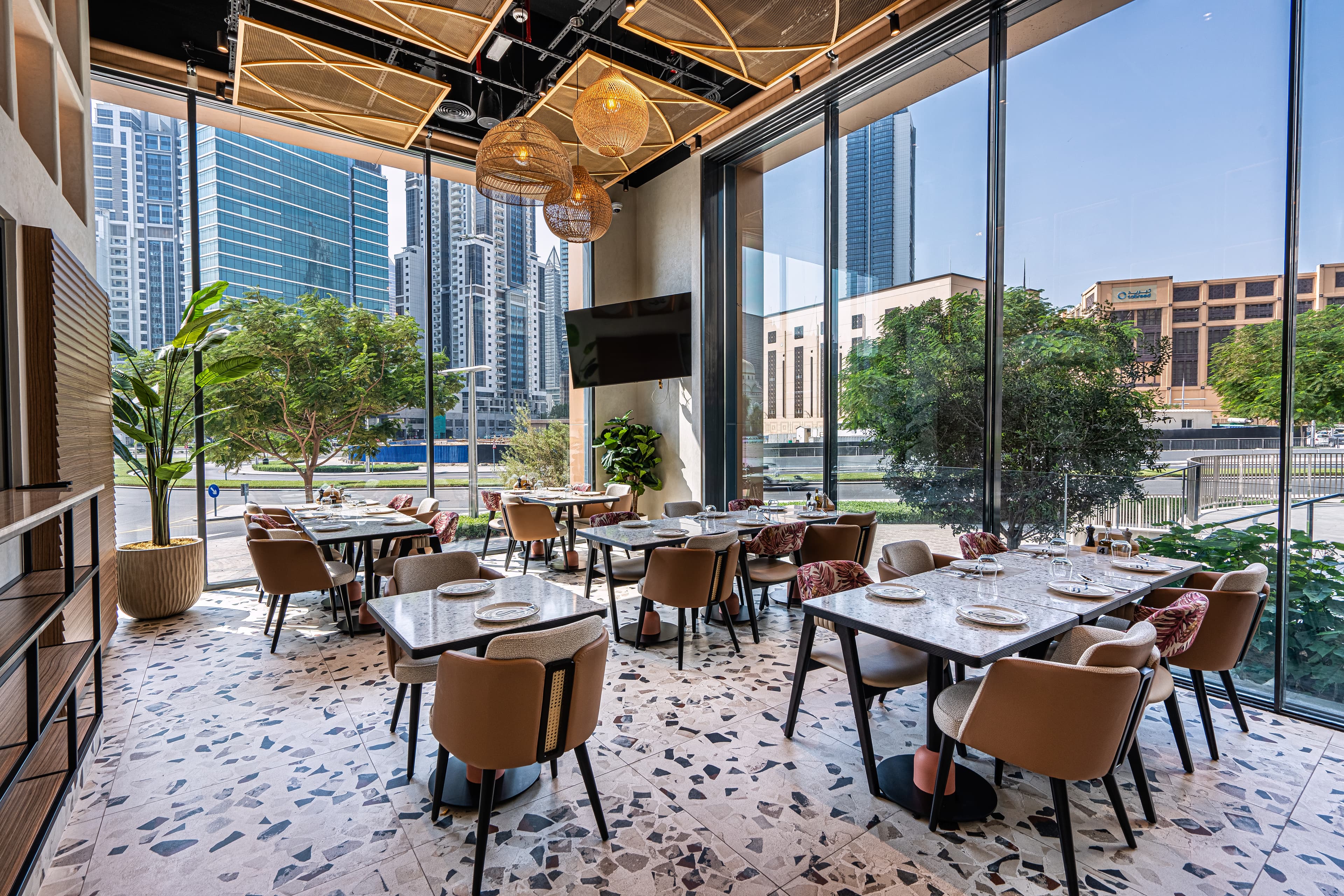 Experience the Elegance of Askim's Warm and Luxurious Interior